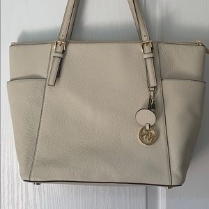 Michael Kors Jet Set Item Tote
